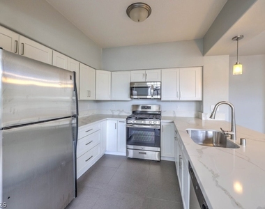 10233 King Henry Avenue - Photo Thumbnail 12