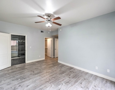 10233 King Henry Avenue - Photo Thumbnail 15