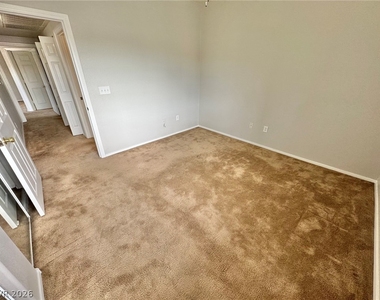 833 Aspen Peak Loop - Photo Thumbnail 8