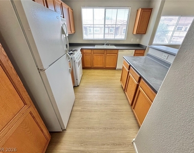 833 Aspen Peak Loop - Photo Thumbnail 4