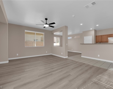 9018 Toast Avenue - Photo Thumbnail 4