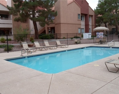5030 Rainbow Boulevard - Photo Thumbnail 3