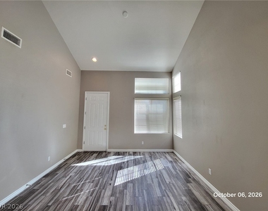 112 Sierra Breeze Avenue - Photo Thumbnail 1