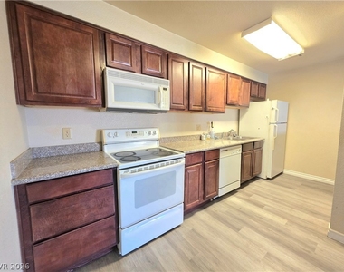 4470 Sandy River Drive - Photo Thumbnail 12