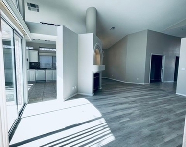 2125 Eaglepath Circle - Photo Thumbnail 14