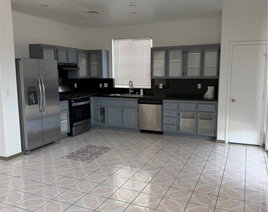 1368 Angel Falls Street - Photo Thumbnail 5