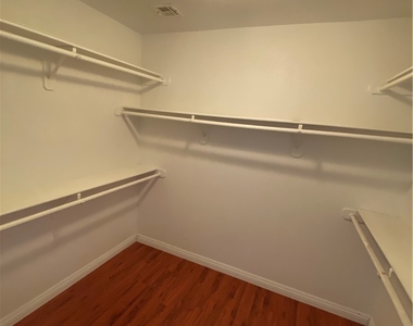 1368 Angel Falls Street - Photo Thumbnail 29