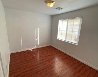 1368 Angel Falls Street - Photo Thumbnail 20