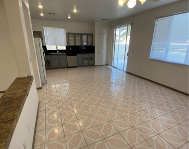1368 Angel Falls Street - Photo Thumbnail 4