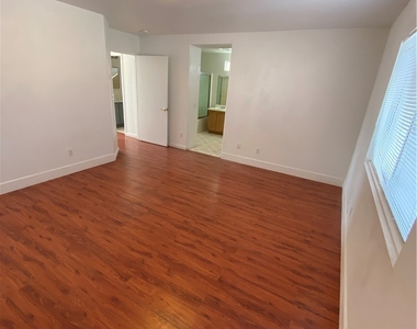 1368 Angel Falls Street - Photo Thumbnail 27