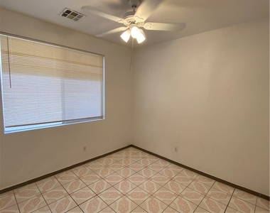 1368 Angel Falls Street - Photo Thumbnail 11