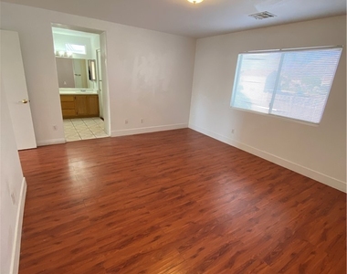 1368 Angel Falls Street - Photo Thumbnail 26