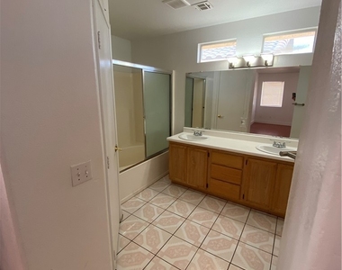 1368 Angel Falls Street - Photo Thumbnail 28