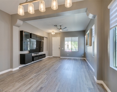 11223 Ivybridge Avenue - Photo Thumbnail 5
