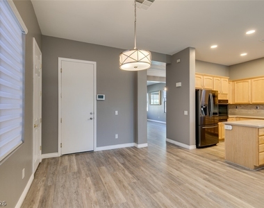 11223 Ivybridge Avenue - Photo Thumbnail 7