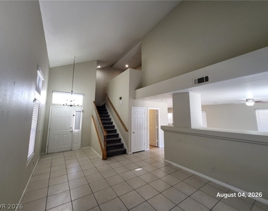 8236 W Rochelle Avenue - Photo Thumbnail 1