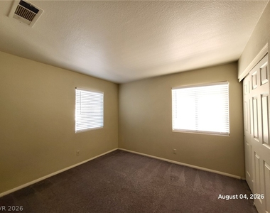 8236 W Rochelle Avenue - Photo Thumbnail 11