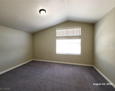 8236 W Rochelle Avenue - Photo Thumbnail 13
