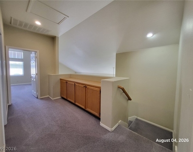8236 W Rochelle Avenue - Photo Thumbnail 7