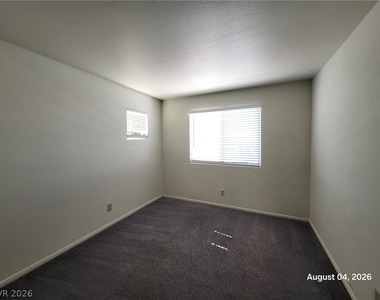 8236 W Rochelle Avenue - Photo Thumbnail 8