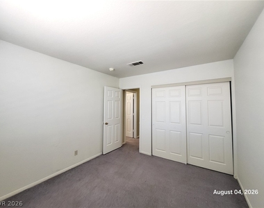 8236 W Rochelle Avenue - Photo Thumbnail 9