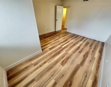 5012 Newport Cove Drive - Photo Thumbnail 9