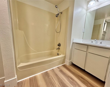 5012 Newport Cove Drive - Photo Thumbnail 16
