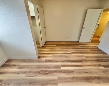 5012 Newport Cove Drive - Photo Thumbnail 10
