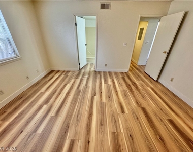 5012 Newport Cove Drive - Photo Thumbnail 14