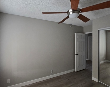 224 Lindy Drive - Photo Thumbnail 17