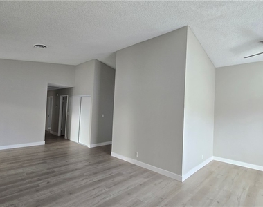224 Lindy Drive - Photo Thumbnail 4