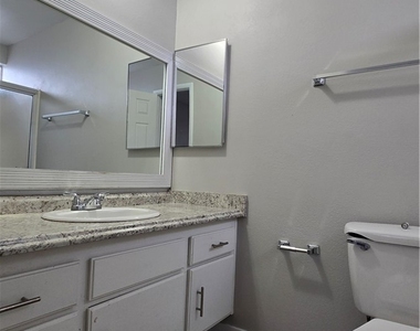 224 Lindy Drive - Photo Thumbnail 12
