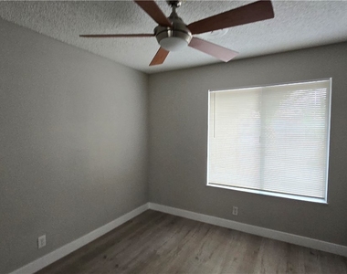 224 Lindy Drive - Photo Thumbnail 16
