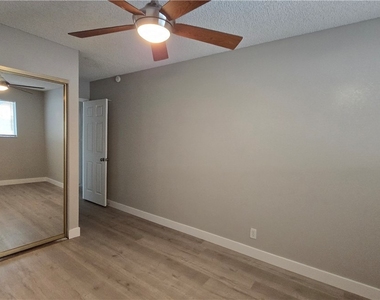 224 Lindy Drive - Photo Thumbnail 9