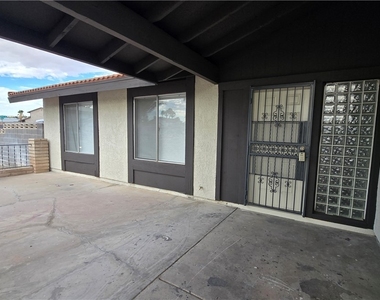 224 Lindy Drive - Photo Thumbnail 2