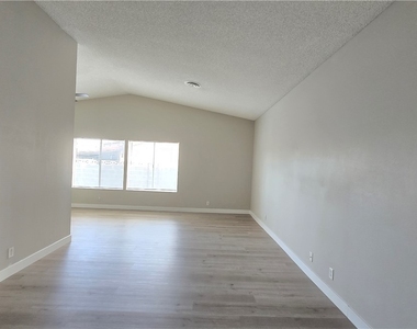 224 Lindy Drive - Photo Thumbnail 3
