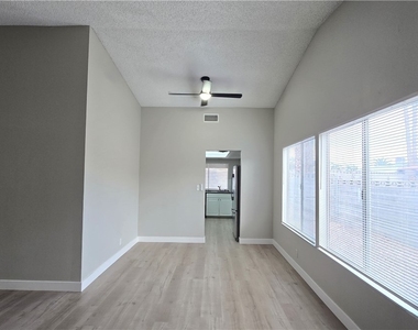 224 Lindy Drive - Photo Thumbnail 5