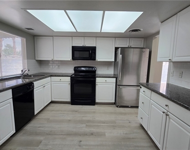 224 Lindy Drive - Photo Thumbnail 6