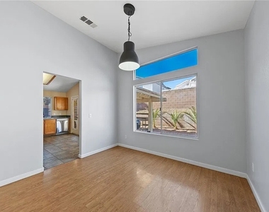 1729 Villa Vista Way - Photo Thumbnail 4