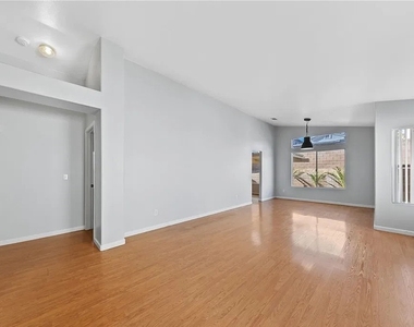 1729 Villa Vista Way - Photo Thumbnail 5