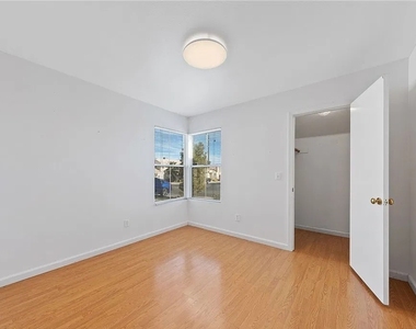 1729 Villa Vista Way - Photo Thumbnail 11