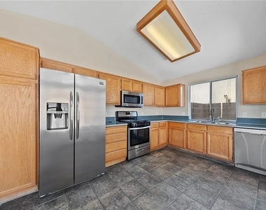 1729 Villa Vista Way - Photo Thumbnail 9