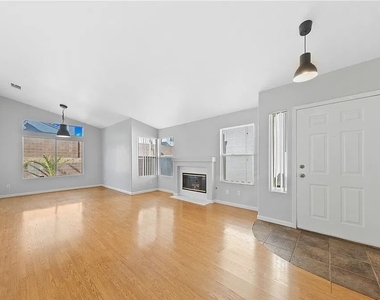 1729 Villa Vista Way - Photo Thumbnail 7