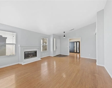 1729 Villa Vista Way - Photo Thumbnail 6
