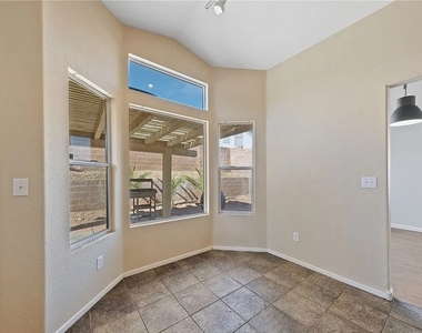 1729 Villa Vista Way - Photo Thumbnail 8