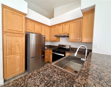 9931 W Cherokee Avenue - Photo Thumbnail 8