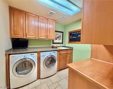 8578 Silver Coast Street - Photo Thumbnail 10