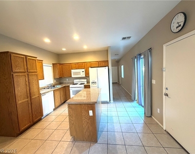 6109 Blue Luna Street - Photo Thumbnail 40