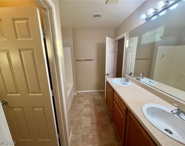 6109 Blue Luna Street - Photo Thumbnail 32