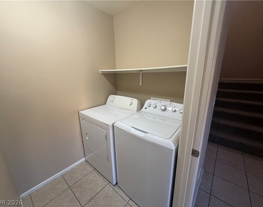 6109 Blue Luna Street - Photo Thumbnail 7